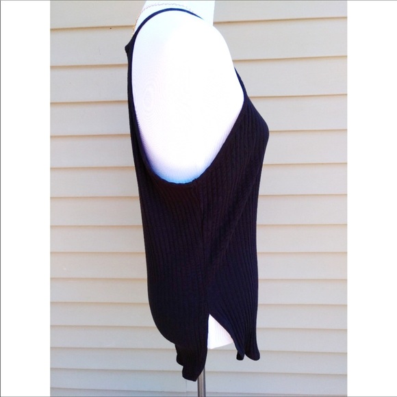 🆕Black Ribbed Cami TankTop+Feather Necklace - Picture 7 of 7